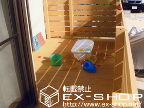 のウッドデッキ リウッドデッキ200 出幅違い連棟＋リウッドデッキフェンス3型 横スリット 施工例