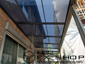 のテラス屋根 ライザーテラスII F型 連棟 テラスタイプ 積雪〜20cm対応+吊下式物干し ロング 2本入 施工例