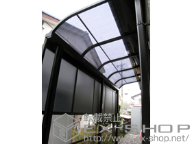 のテラス屋根 ライザーテラスII  R型 テラスタイプ 単体 積雪〜20cm対応＋前面スクリーン1段 施工例