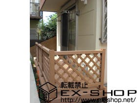 のウッドデッキ リウッドデッキ 200 単体＋リウッドデッキフェンス2型（ラチス格子）＋ 壁付け物干し 標準タイプ2本入り 施工例