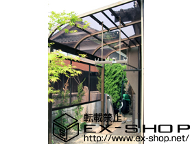 のテラス屋根 ライザーテラスII R型 1500 テラスタイプ 単体　積雪〜50cm対応＋前面スクリーン　1段用＋吊り下げ物干し　標準　2本入+物干し取付桟 施工例