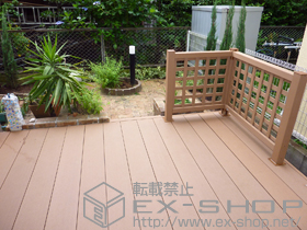 のウッドデッキ リウッドデッキ200 単体＋リウッドデッキフェンス1型[井桁格子]＋リウッドステップ4型 施工例