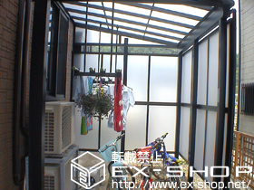 のテラス屋根 ライザーテラスII F型 1500 テラスタイプ 単体　積雪〜30cm対応 ＋　前面スクリーン2段用　＋　側面スクリーン2段用　＋　側面ランマパネル7尺用　＋　吊り下げ物干し　ロング　標準　2本入 施工例