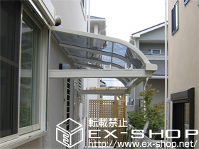 のテラス屋根 ライザーテラスII R型 ルーフタイプ 単体　積雪〜20cm対応＋壁付け物干し・ルーフ用竿掛け 施工例