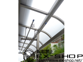 のバルコニー・ベランダ屋根 ライザーテラスＩＩ R型 連棟 屋根タイプ 積雪〜20ｃｍ対応＋吊り下げ物干し　標準 施工例