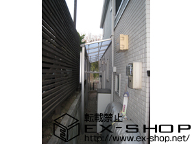 のテラス屋根 ライザーテラスII F型 連棟 テラスタイプ 積雪〜20cm対応+前面スクリーン1段仕様（ふさぎ材無し）+吊り下げ物干し　標準　3本入 施工例