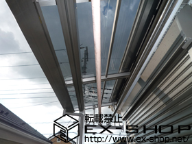 のバルコニー・ベランダ屋根 ライザーテラスII F型 連棟 屋根タイプ 積雪〜20cm対応＋吊り下げ物干し 標準 2本入×2セット 施工例