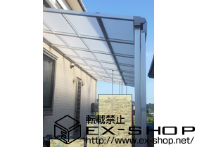 のテラス屋根 ライザーテラスII F型 テラスタイプ 連棟 積雪〜20cm対応＋ライザーテラスII 吊り下げ物干し＋ライザーテラスII 前面スクリーン 2段＋ライザーテラスII 屋根材ホルダー 施工例