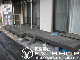 のウッドデッキ リウッドデッキ 200 単体+シンプルモダンデッキフェンス2型＜横格子2本タイプ＞+リウッドステップ4型Sタイプ（1段） 施工例