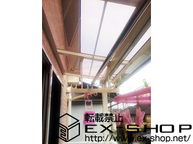 のバルコニー・ベランダ屋根 ライザーテラスII F型 単体 屋根タイプ 積雪〜+20cm対応+吊下げ物干し 標準 2本入 施工例