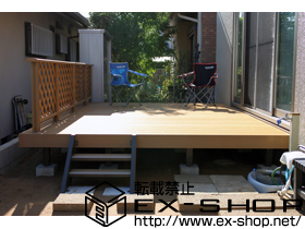 のウッドデッキ リコステージII 単体＋デッキフェンス フラットラチスパネル（粗目タイプ） 施工例