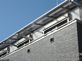 のバルコニー・ベランダ屋根 ヴェクターテラス R型 ルーフタイプ 連棟 積雪〜20cm対応 施工例