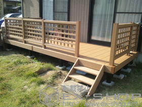 のウッドデッキ リウッドデッキ 200 単体+リウッドデッキフェンス1型<井桁格子> 施工例