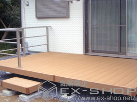 のウッドデッキ リウッドデッキ200+シンプルモダンデッキフェンス　笠木+独立式リウッドステップ 施工例