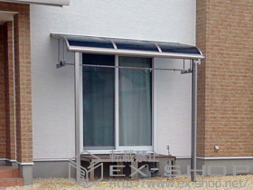 のテラス屋根 プレシオステラス R型 テラスタイプ 積雪〜20?対応＋吊り下げ物干し 施工例