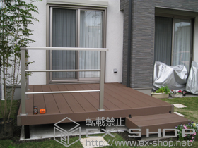 のウッドデッキ リウッドデッキ 200 単体+シンプルモダンデッキフェンス　2型+独立式リウッドステップ 施工例