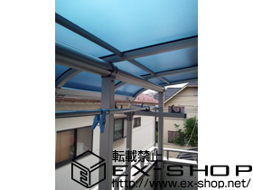 のカーポート プレシオスポート 縦連棟 積雪〜20cm対応＋収納式物干し　2本入り 施工例