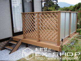 のウッドデッキ リコステージII  単体＋リコステージステップセット＋デッキフェンス　フラットラチスパネル（密目タイプ）/ポリカーボネート板（プライバシーパネル） 施工例