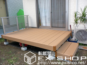 のウッドデッキ リウッドデッキ 200 単体＋独立式リウッドステップ＋シンプルモダンデッキフェンス7型 ＜半目隠し横格子タイプ＞ 施工例