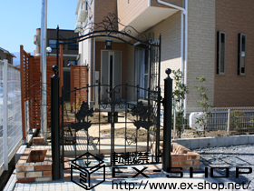 の門扉 ディズニー門扉プーさんA型 両開き 丸門柱式 施工例