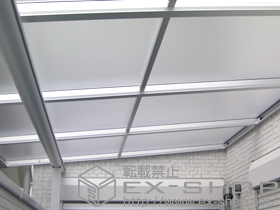 のバルコニー・ベランダ屋根 ヴェクターテラス F型 屋根タイプ 単体 積雪〜30cm対応+壁付け物干し 標準 2本入り 施工例