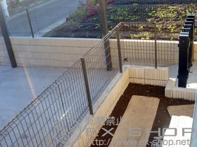 LIXIL リクシル(TOEX)のフェンス・柵・塀 ハイグリッドフェンスN8型 施工例