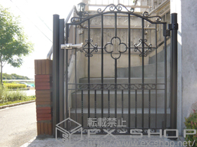 の門扉 アプローチ ルナ CU型 片開き　吊元門柱使用 施工例