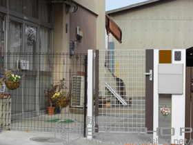 の門扉 ライフモダンII CA型門扉 片開き 機能門柱使用 施工例