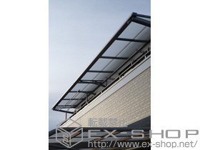 のバルコニー・ベランダ屋根 ライザーテラスII F型 ルーフタイプ 連棟 積雪〜20cm対応+壁付け物干し 標準タイプ 2本入り 施工例