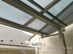 のバルコニー・ベランダ屋根 ライザーテラスII F型 単体 屋根タイプ 積雪〜20cm対応+ 屋根材ホルダー メーター 3本入 施工例