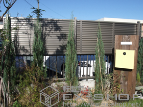 のフェンス・柵 プリレオR9型フェンス アルミ多段柱施工 施工例