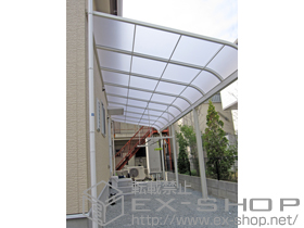 のテラス屋根 ライザーテラスII R型 テラスタイプ 連棟 積雪〜20?対応＋吊下げ物干し(ﾜｲﾄﾞ) 長さ:ﾛﾝｸﾞ　2本入り 施工例