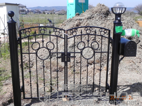 の門扉 ディズニー門扉ミッキーA型 両開き　丸門柱式・機能門柱+ミッキーA型 施工例