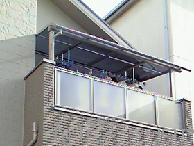 のバルコニー・ベランダ屋根 プレシオステラス R型 屋根タイプ 単体　積雪〜20cm対応+吊り下げ物干し　標準　2本入 施工例