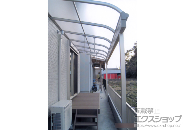 のテラス屋根 ヴェクターテラス R型 テラスタイプ 単体 積雪〜20cm対応+吊り下げ物干し　標準　2本入 施工例