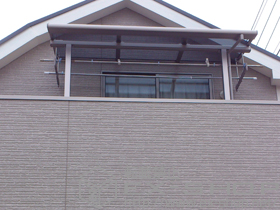 のバルコニー・ベランダ屋根 ライザーテラスII F型 屋根タイプ 単体 積雪〜20cm対応+吊下げ物干し 標準2本入 施工例