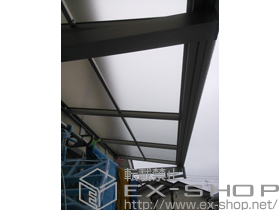 のバルコニー・ベランダ屋根 ヴェクターテラス F型 ルーフタイプ 単体　積雪〜20cm対応+壁付け物干し　標準　2本入 施工例