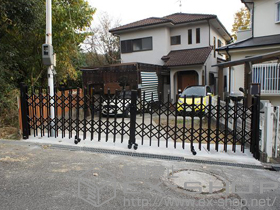 のカーゲート トリップゲート 傾斜地用 ノンレール 両開き 施工例