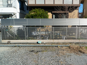 のフェンス・柵 プリレオR9型フェンス 多段柱施工 施工例