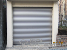 のガレージシャッター ガレージシャッタークワトロ 手動式 内部付タイプ 単窓 施工例