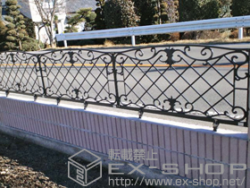 のフェンス・柵 フェスタE型フェンス フリーポールタイプ
本体1枚（W×H）=（1,000mm×600mm）（\18,700） 施工例