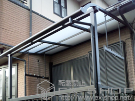 のテラス屋根 ライザーテラスII R型 テラスタイプ 単体 積雪〜20cm対応+吊り下げ物干し　ワイド　2本入+取付桟 施工例