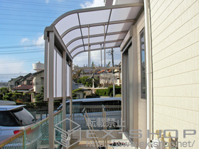 のテラス屋根 ライザーテラスII R型 テラスタイプ 単体 積雪〜20cm対応+吊り下げ物干し　ワイド　2本入（標準タイプ） 施工例