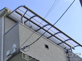 のバルコニー・ベランダ屋根 ライザーテラスII R型 屋根タイプ 単体 積雪〜20cm対応+吊り下げ物干し　標準2本入 施工例