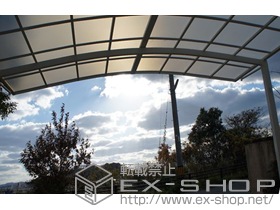 のカーポート カーブポートシグマIII ワイド 積雪〜30cm対応
+柱ガード（1本入×4）+雨樋部品 施工例