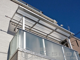 のバルコニー・ベランダ屋根 ライザーテラスII F型 屋根タイプ 単体 積雪〜20cm対応 + 吊り下げ物干し 標準 2本入り 施工例