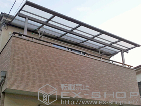 のバルコニー・ベランダ屋根 ライザーテラスII F型 屋根タイプ 単体 積雪〜20cm対応+吊り下げ物干し　標準2本入 施工例