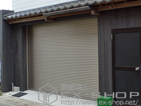 のガレージシャッター ガレージシャッタークワトロ 電動式 内部付タイプ 施工例