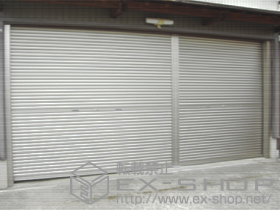 のガレージシャッター ガレージシャッタークワトロ 手動式 内部付タイプ+アルファ形材Ｋテラス用主柱 施工例