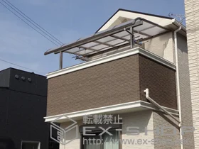 LIXIL リクシル(トステム)のバルコニー屋根 パワーアルファ RB型 屋根タイプ 単体 積雪～30cm対応+吊り下げ式物干し 標準 2本入 施工例
